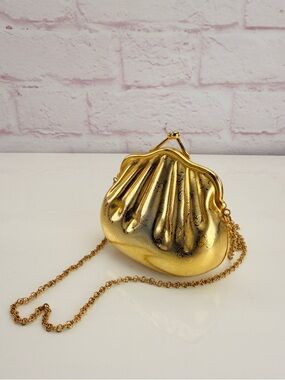 Gucci Extremely Rare Gg Gold Shell Kisslock Evening Crossbody Bag